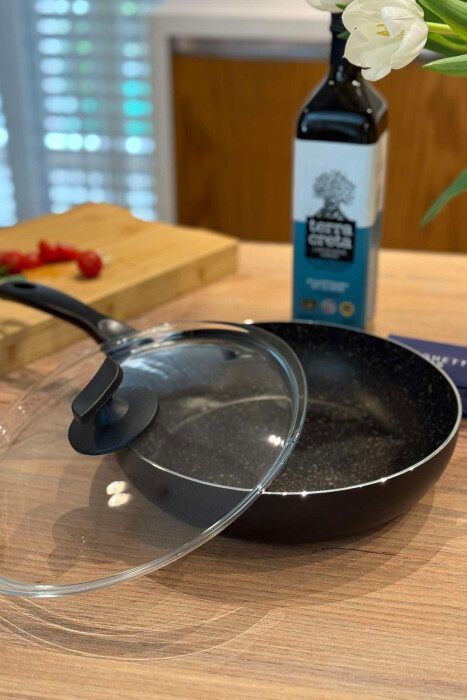 SAUTE FRY PAN WITH GLASS LID 24 CM BLACK/ E ZEZE - KLAUDIO FASHION