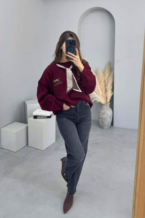 SCARF DETAIL LEO IMAGE WRITTINGS WOMEN SWEATER BURGUNDY/VISHNJE 