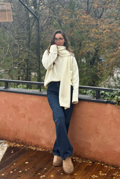 TRIKO NJE NGJYRESHE ME DETAJIN E SHALLIT PER FEMRA NE NGJYRE KREM - KLAUDIO FASHION