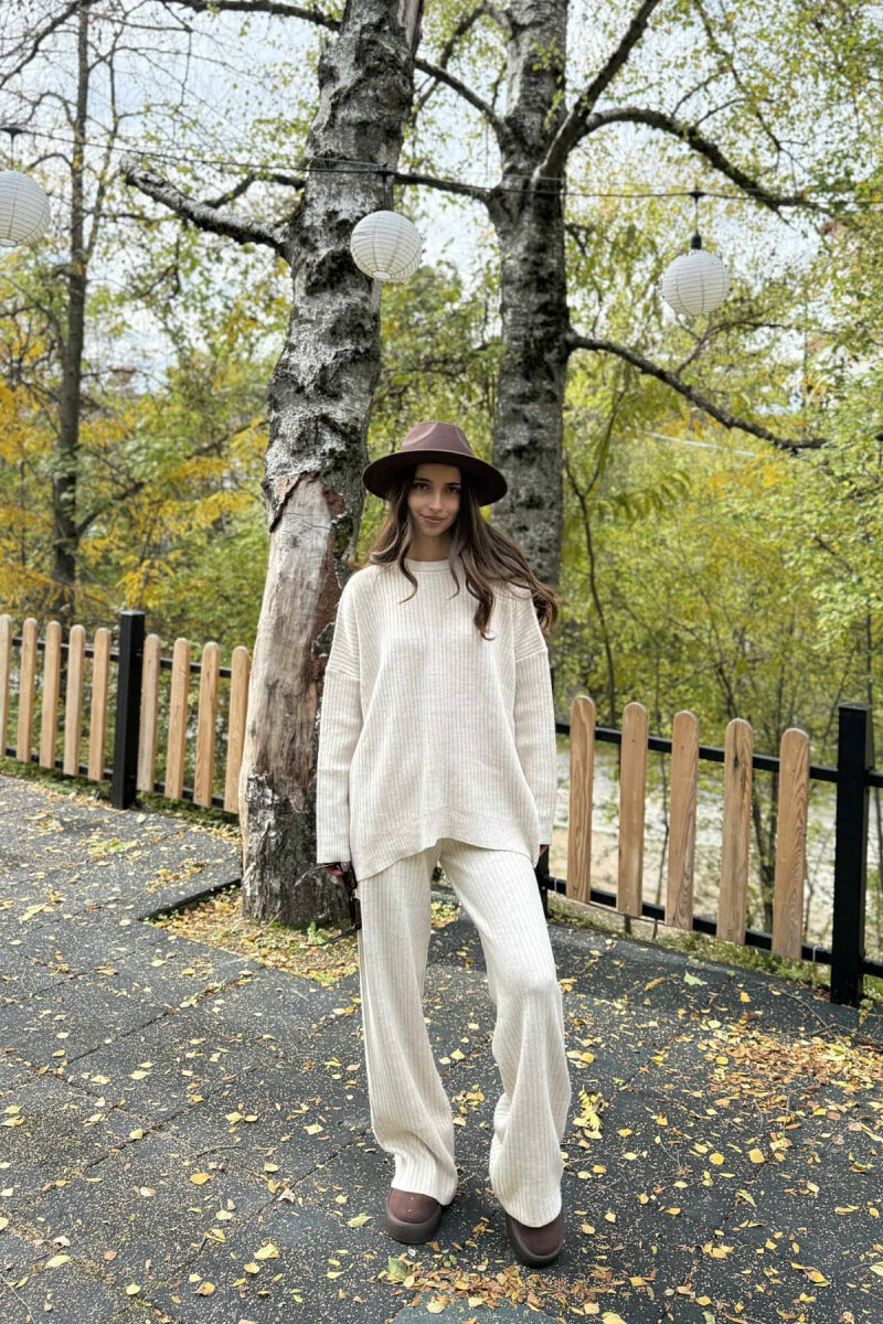 SET I THJESHTË PËR FEMRA NË NGJYRËN BEZHË E ZBARDHUR - 1