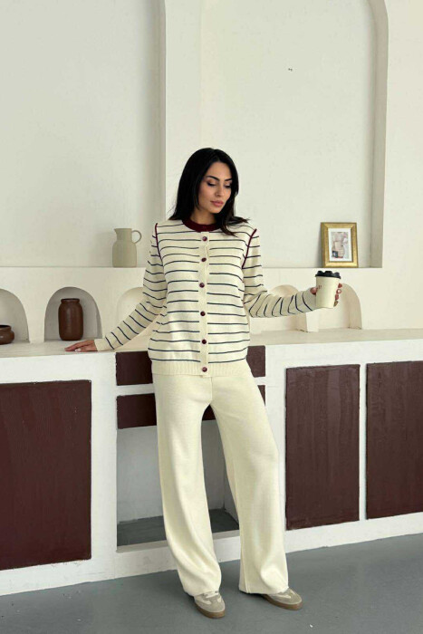 SET I THJESHTË PULOVËR ME VIJA+PANTALLONA PËR FEMRA NË NGJYRË KREM ME VISHNJË - 3