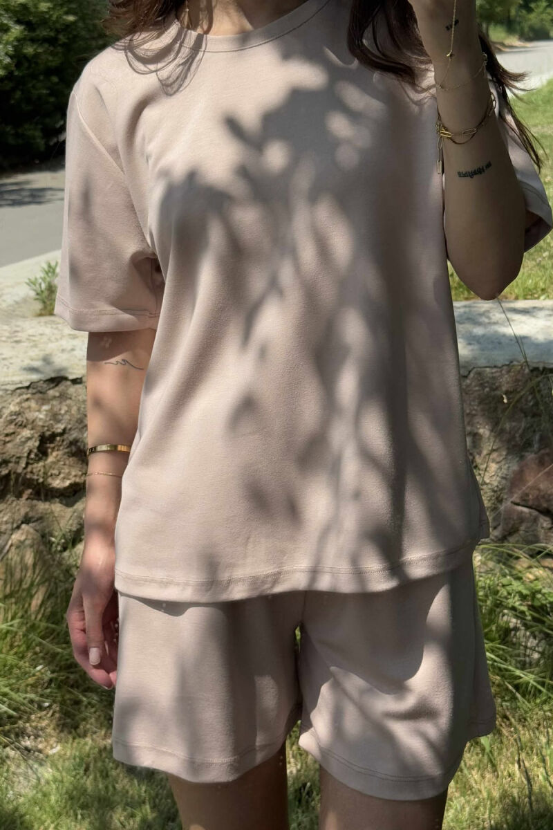 SET I THJESHTË T-SHIRT+PANTALLONA TË SHKURTRA PËR FEMRA NË NGJYRËN BEZHË - 3