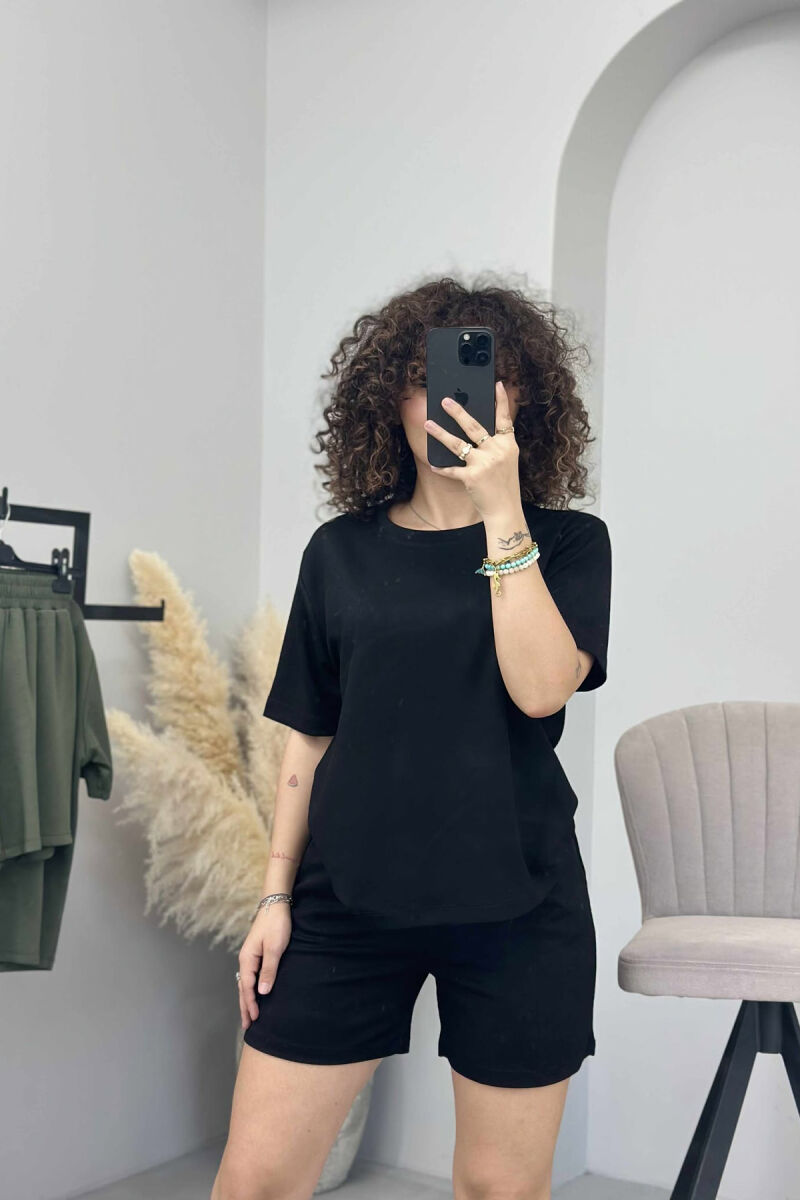 SET I THJESHTË T-SHIRT+PANTALLONA TË SHKURTRA PËR FEMRA NË NGJYRËN E ZEZË - 1
