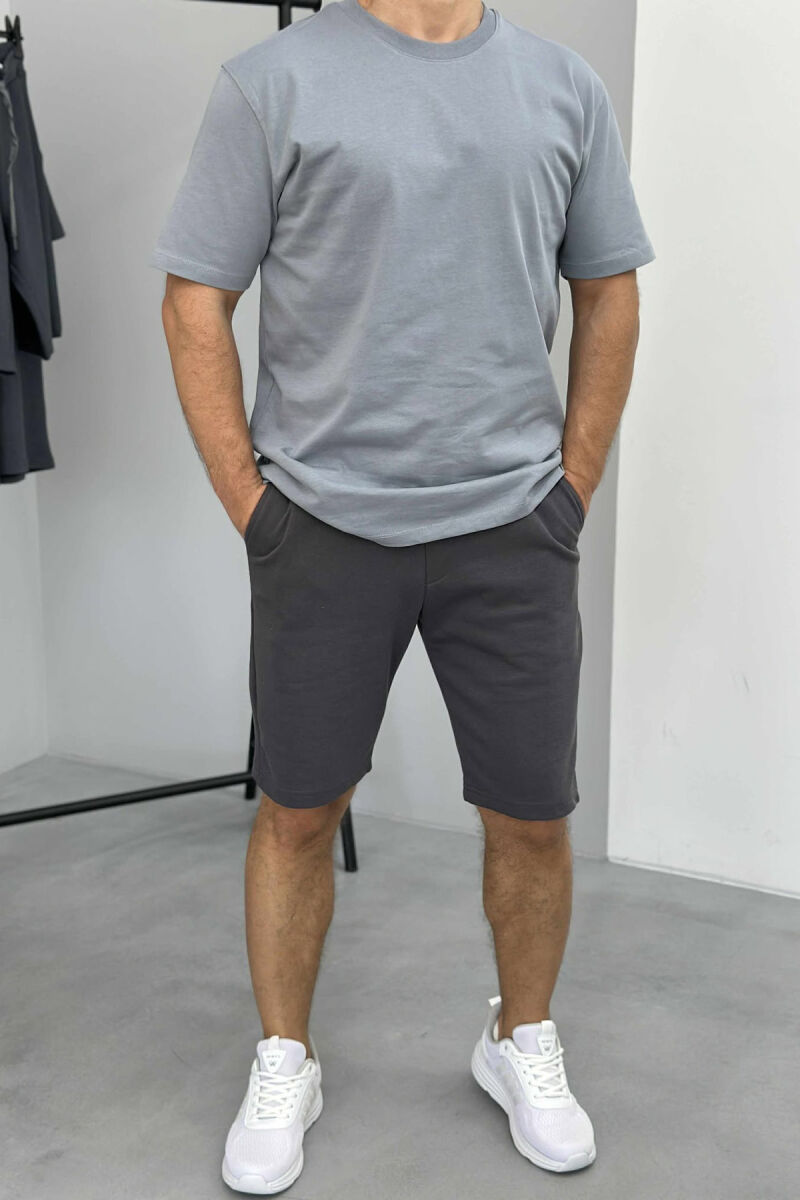 SET I THJESHTË T-SHIRT+PANTALLONA TË SHKURTRA PËR MESHKUJ NË NGJYRËN GRI - 1