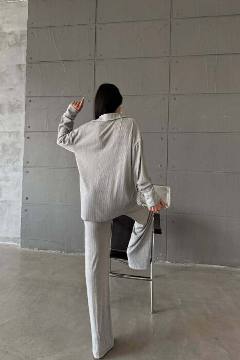 SET KEMISHE + PANTALLONA ME MATERIAL TE NDRITSHEM PER FEMRA NE NGJYRE GRI - 2