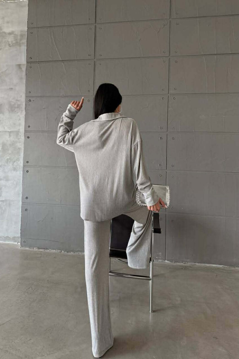 SET KEMISHE + PANTALLONA ME MATERIAL TE NDRITSHEM PER FEMRA NE NGJYRE GRI - 2