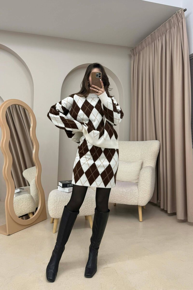 SET ME DIZAJN ROMBESH TRIKO+FUND PER FEMRA NE NGJYRE TE BARDHE - 3