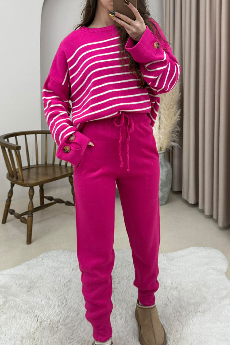 SET ME DIZAJN VIJASH TRIKO ME DETAJE BUTONASH+PANTALLONA PËR FEMRA NË NGJYRË CIKLAMI - 2