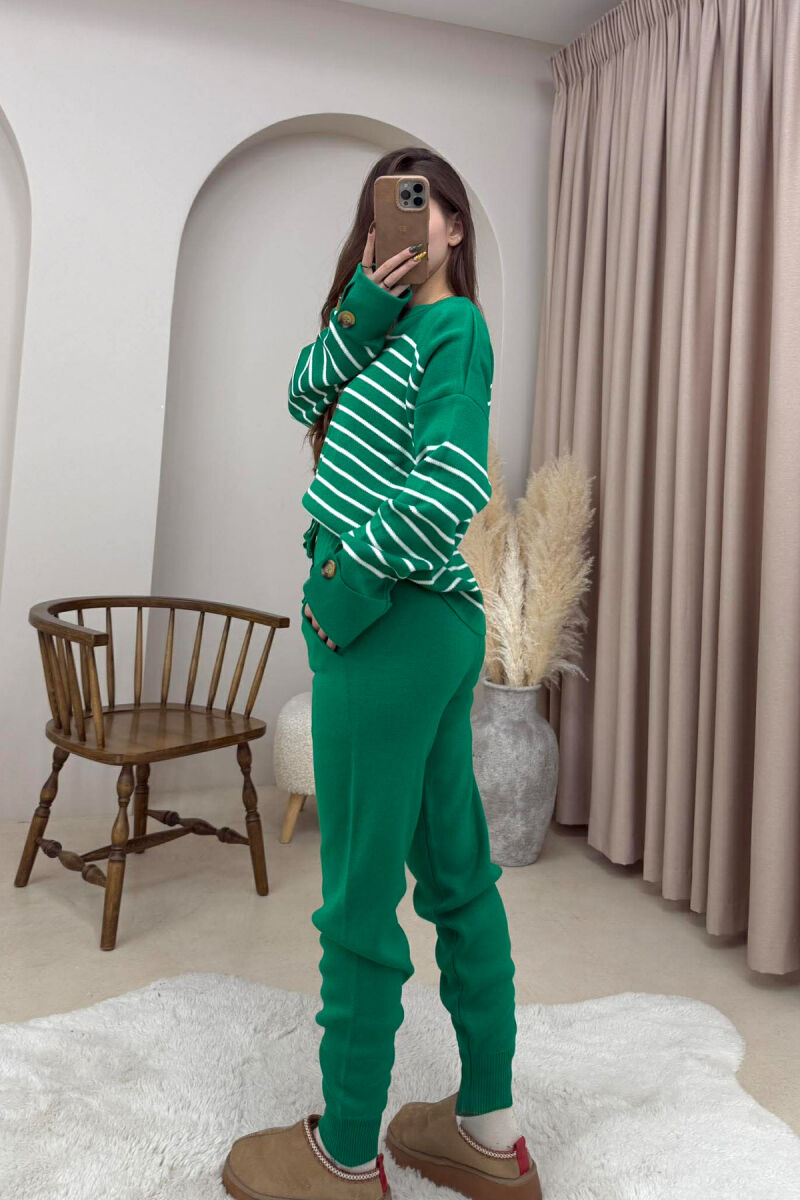 SET ME DIZAJN VIJASH TRIKO ME DETAJE BUTONASH+PANTALLONA PËR FEMRA NË NGJYRË JESHILE - 2