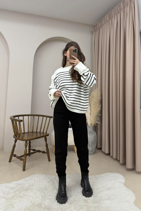 SET ME DIZAJN VIJASH TRIKO ME DETAJE BUTONASH+PANTALLONA PËR FEMRA NË NGJYRË TË BARDHË 