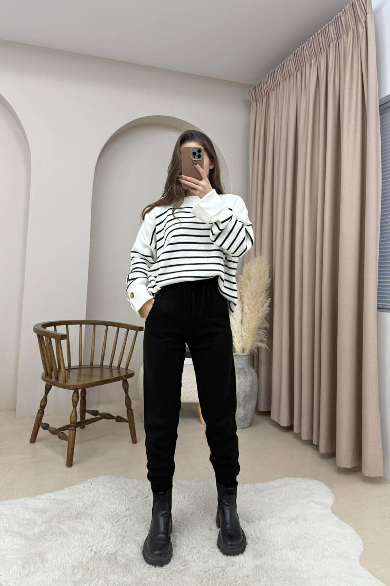 SET ME DIZAJN VIJASH TRIKO ME DETAJE BUTONASH+PANTALLONA PËR FEMRA NË NGJYRË TË BARDHË - 2