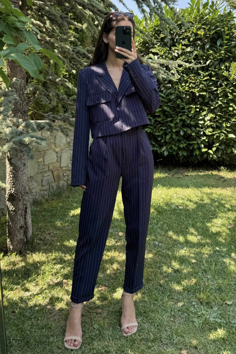 SET ME DIZAJNIN E VIJAVE XHAKETË+PANTALLONA PËR FEMRA NË NGJYRËN BLU E ERRËT - 5