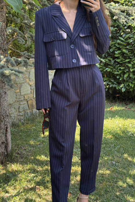 SET ME DIZAJNIN E VIJAVE XHAKETË+PANTALLONA PËR FEMRA NË NGJYRËN BLU E ERRËT - 8