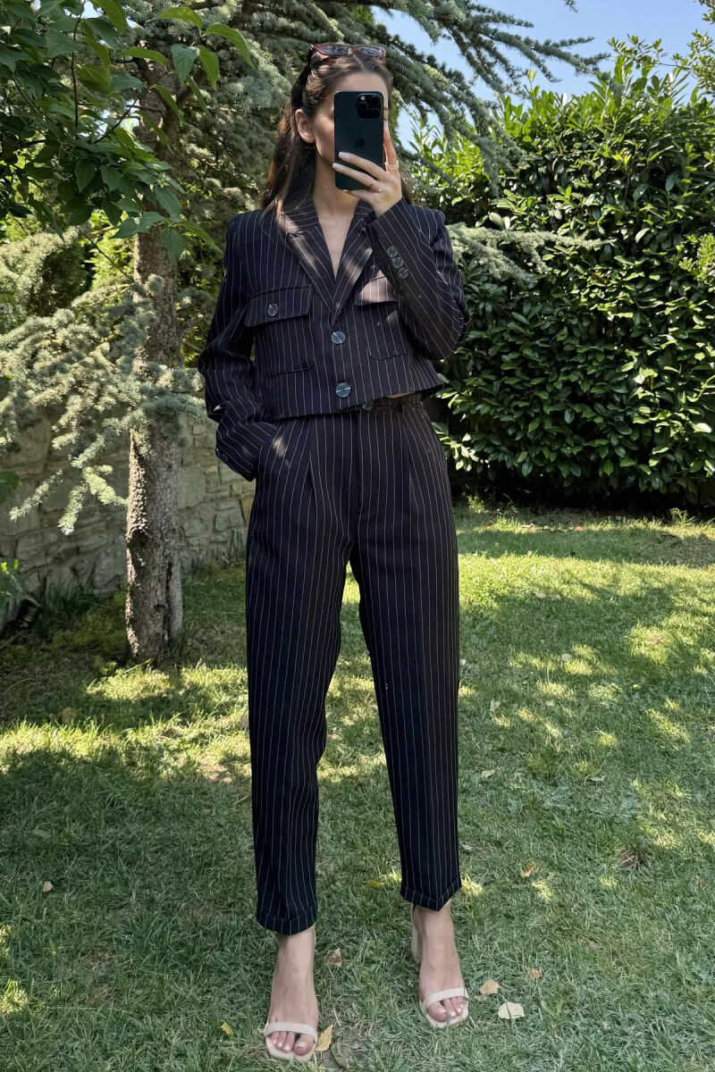 SET ME DIZAJNIN E VIJAVE XHAKETË+PANTALLONA PËR FEMRA NË NGJYRËN E ZEZË - 9