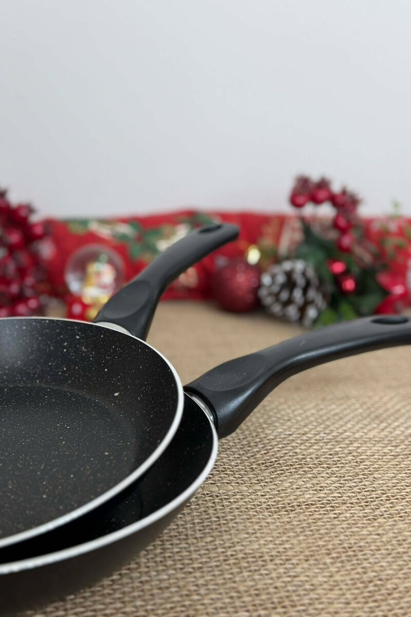 SET ME TIGANË NË DY MADHËSI TË NDRYSHME 20-24 CM NË NGJYRËN E ZEZË - 5