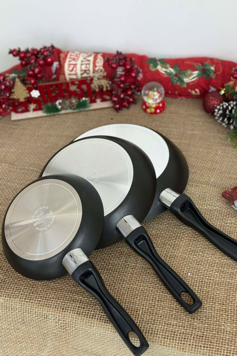 SET ME TIGANË NË TRE MADHËSI TË NDRYSHME 18-22-26 CM NË NGJYRËN E ZEZË - 5