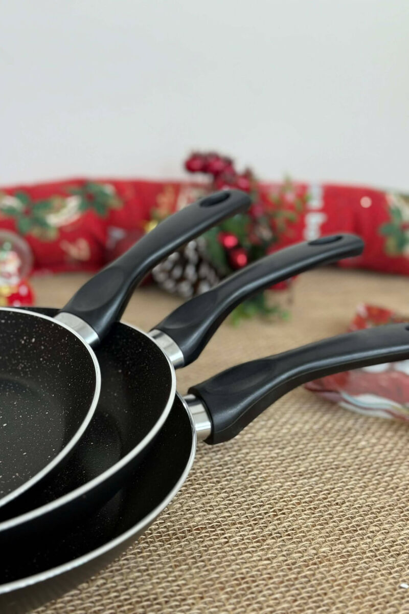 SET ME TIGANË NË TRE MADHËSI TË NDRYSHME 18-22-26 CM NË NGJYRËN E ZEZË - 6