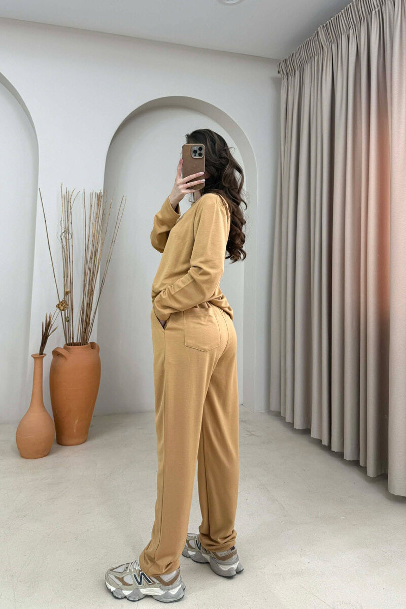 SET NJE NGJYRESH BLUZE + TUTA PER FEMRA NE NGJYRE BEZHE TE ERRET - 4