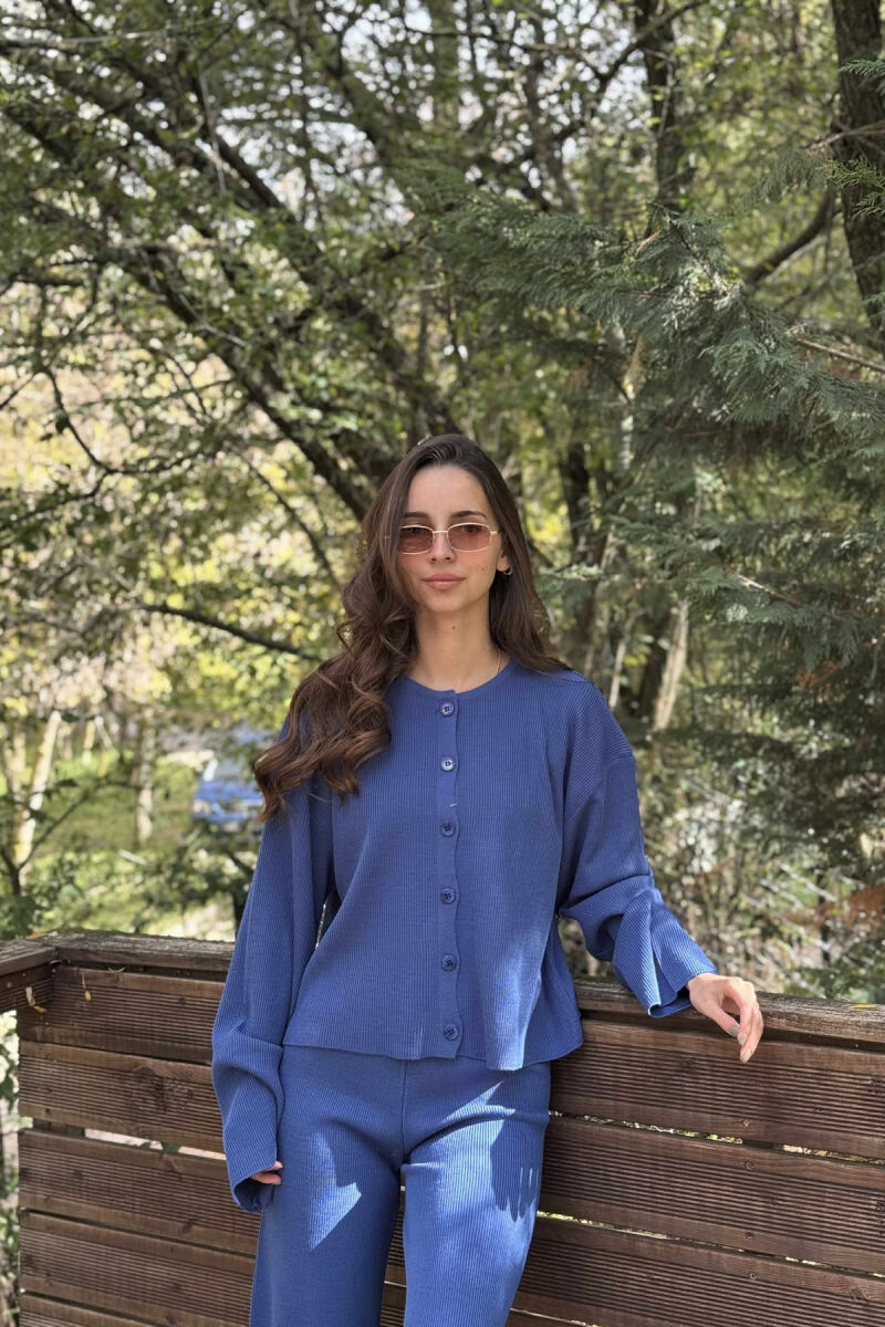 SET NJË NGJYRËSH I THJESHTË PULOVËR+PANTALLONA PËR FEMRA NË NGJYRË BLU - 2