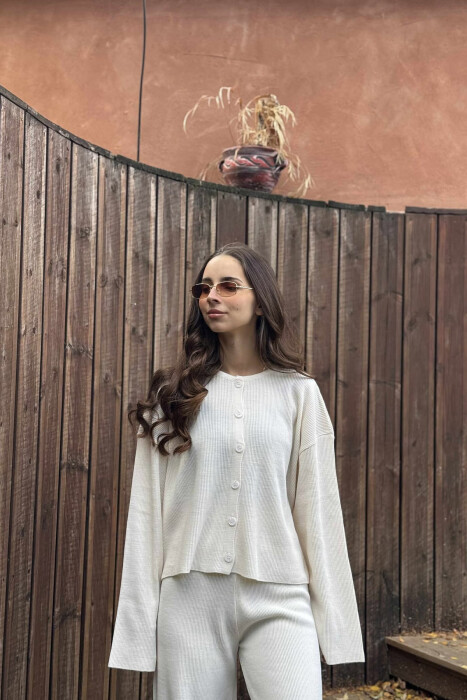 SET NJË NGJYRËSH I THJESHTË PULOVËR+PANTALLONA PËR FEMRA NË NGJYRË KREM - 2