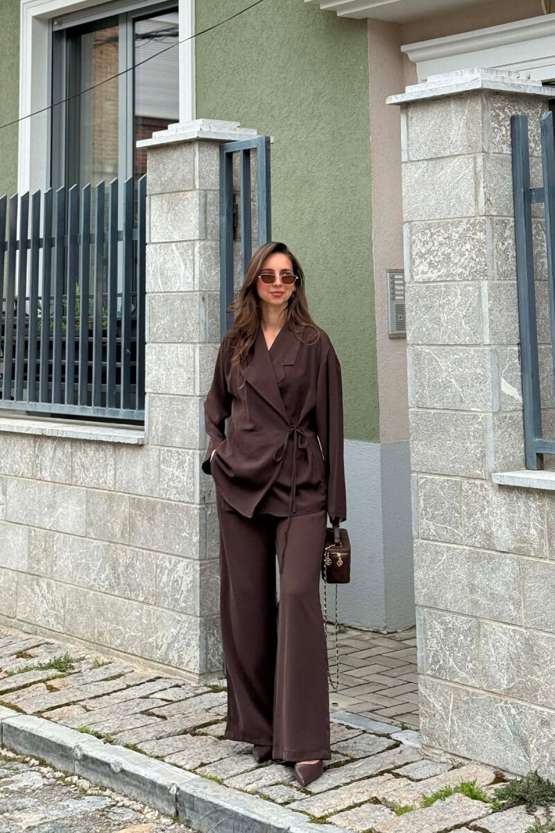 SET NJE NGJYRESH KEMISHE ME LIDHESE + PANTALLONA PER FEMRA NE NGJYRE KAFE - 1