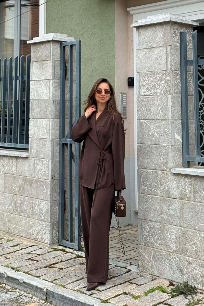 SET NJE NGJYRESH KEMISHE ME LIDHESE + PANTALLONA PER FEMRA NE NGJYRE KAFE - 3