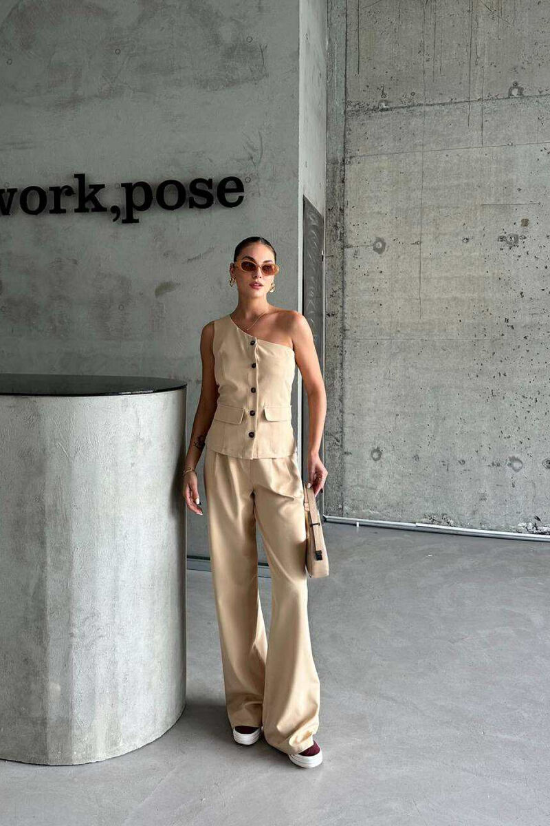 SET JELEK ME NJË MËNGË+PANTALLONA PËR FEMRA NË NGJYRË BEZHË - 1