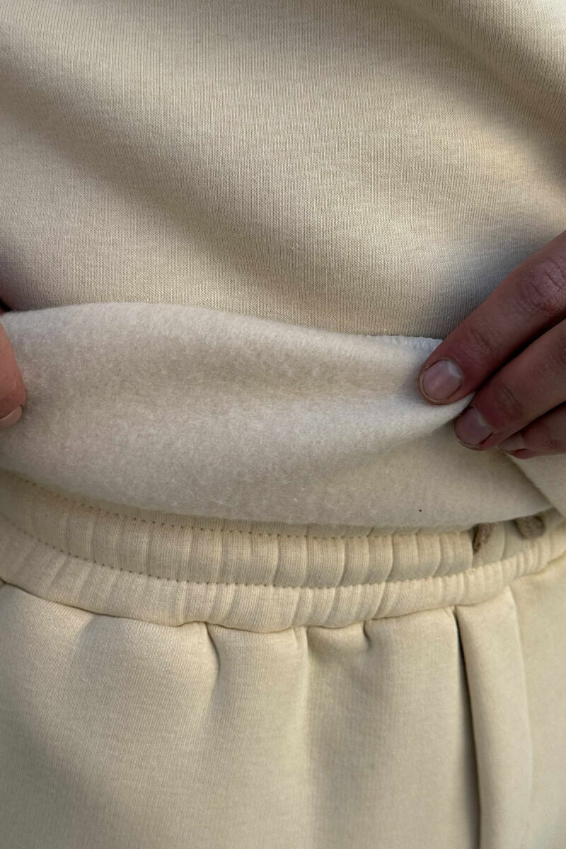 SET NJË NGJYRËSH ME PUSH BLUZË+TUTA PËR MESHKUJ NË NGJYRË BEZHË - 3