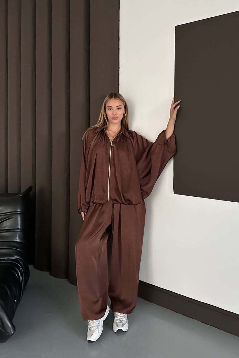 SET NJE NGJYRESH ME SHKELQIM XHAKETE + PANTALONA TE GJERA PER FEMRA NE NGJYRE KAFE - 1