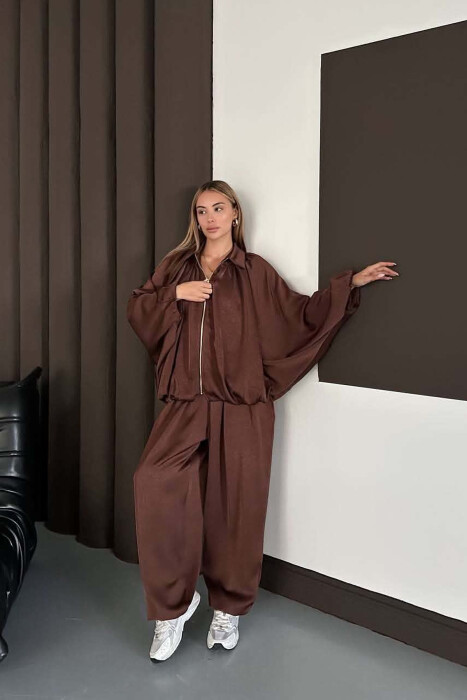 SET NJE NGJYRESH ME SHKELQIM XHAKETE + PANTALONA TE GJERA PER FEMRA NE NGJYRE KAFE - 2