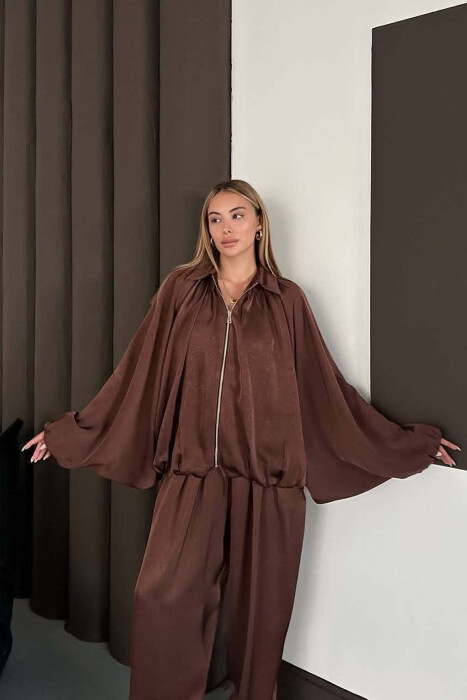 SET NJE NGJYRESH ME SHKELQIM XHAKETE + PANTALONA TE GJERA PER FEMRA NE NGJYRE KAFE - 4