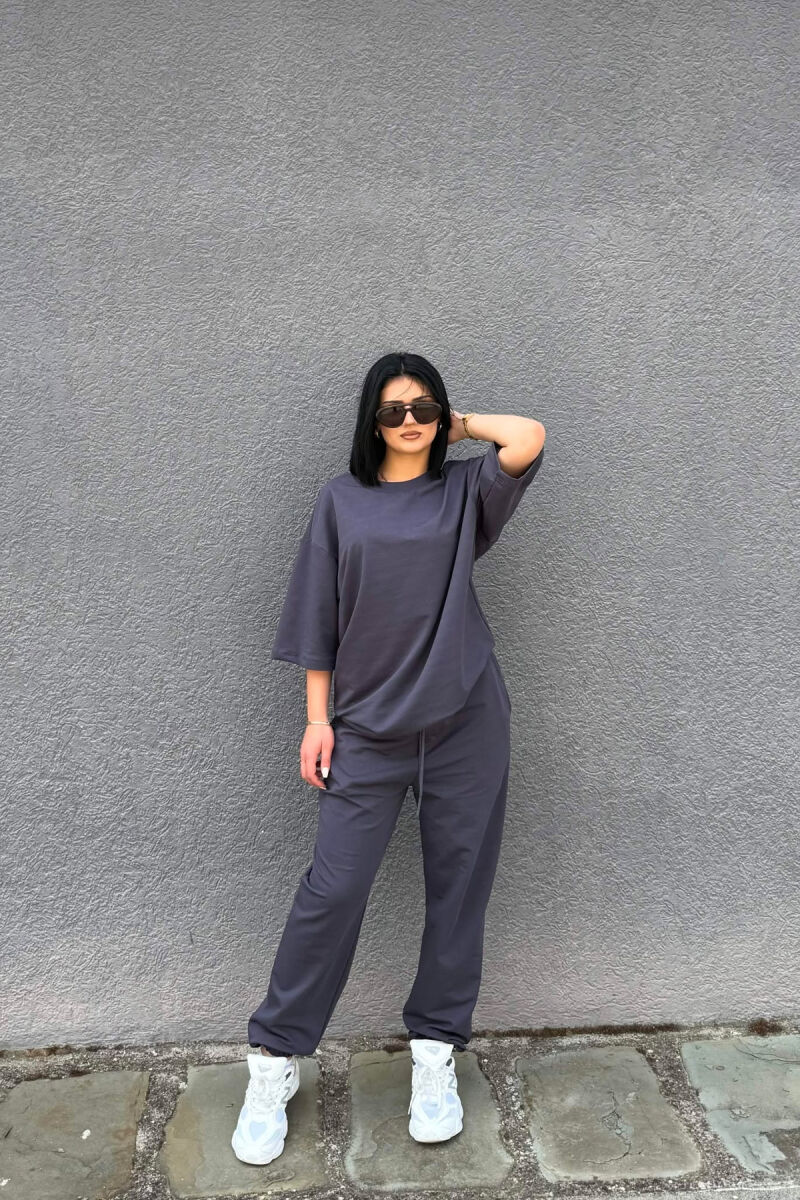 SET NJE NGJYRESH T-SHIRT I THJESHTE + TUTA PER FEMRA NE NGJYRE GRI TE ERRET - 1