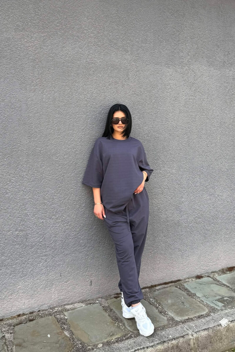 SET NJE NGJYRESH T-SHIRT I THJESHTE + TUTA PER FEMRA NE NGJYRE GRI TE ERRET - 4