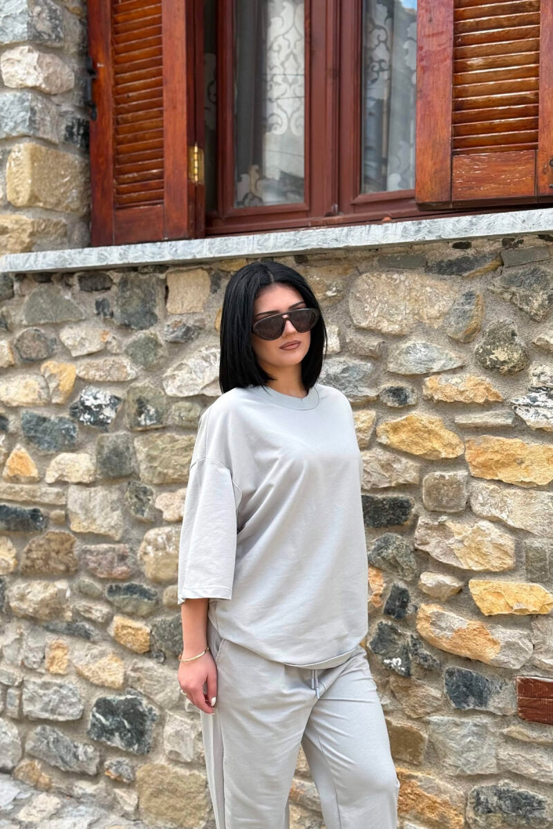SET NJE NGJYRESH T-SHIRT I THJESHTE + TUTA PER FEMRA NE NGJYRE GRI - 3