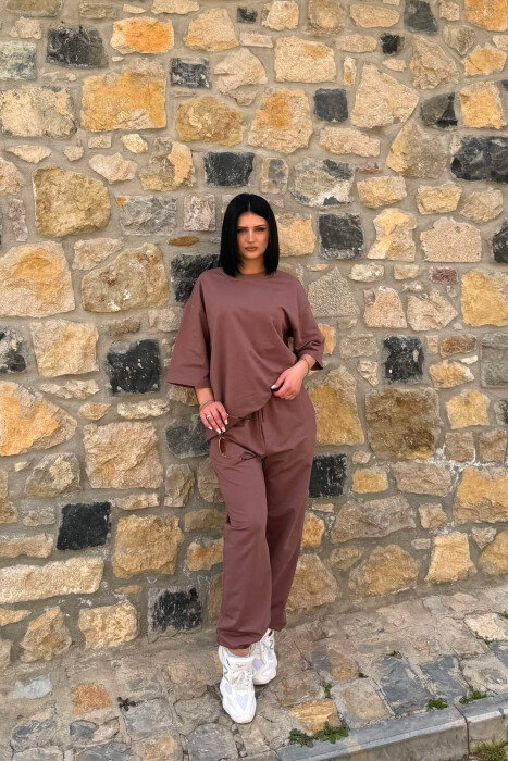 SET NJE NGJYRESH T-SHIRT I THJESHTE + TUTA PER FEMRA NE NGJYRE KAFE - 1