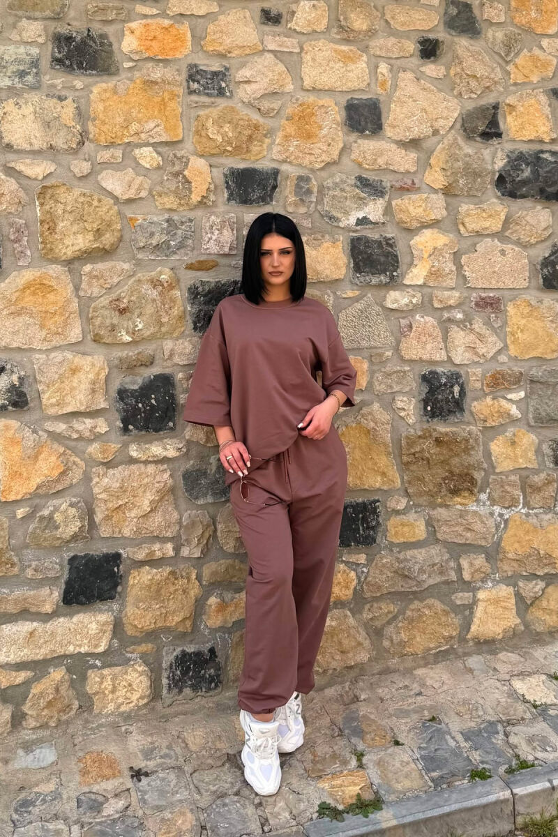 SET NJE NGJYRESH T-SHIRT I THJESHTE + TUTA PER FEMRA NE NGJYRE KAFE - 1