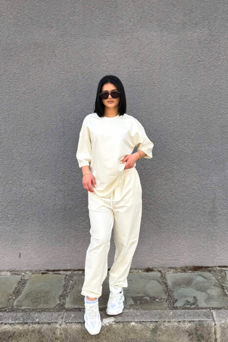SET NJE NGJYRESH T-SHIRT I THJESHTE + TUTA PER FEMRA NE NGJYRE KREM - 1