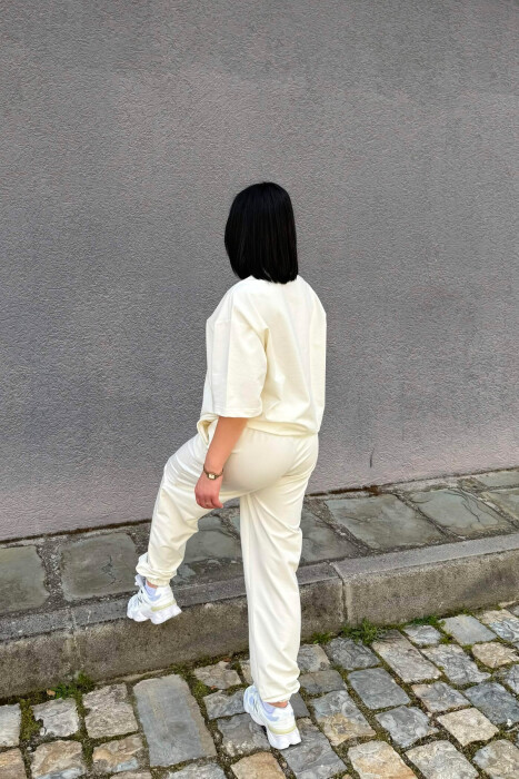 SET NJE NGJYRESH T-SHIRT I THJESHTE + TUTA PER FEMRA NE NGJYRE KREM - 3