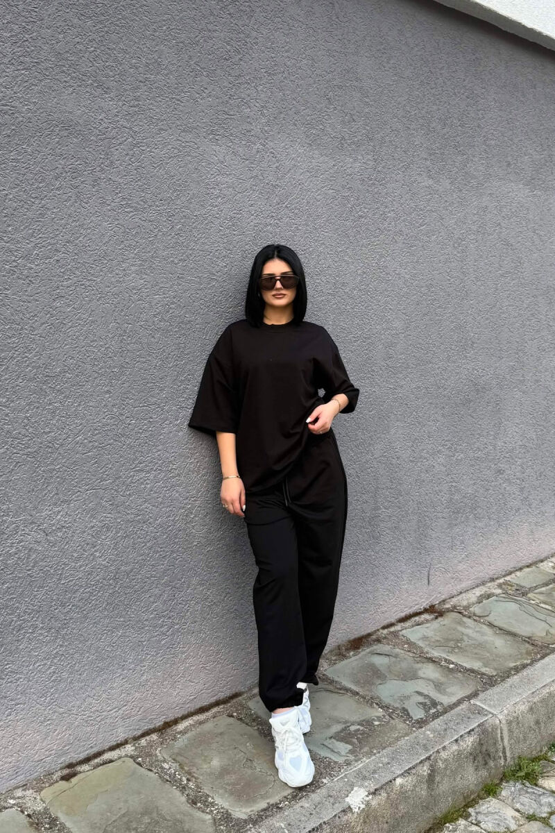 SET NJE NGJYRESH T-SHIRT I THJESHTE + TUTA PER FEMRA NE NGJYRE TE ZEZE - 3