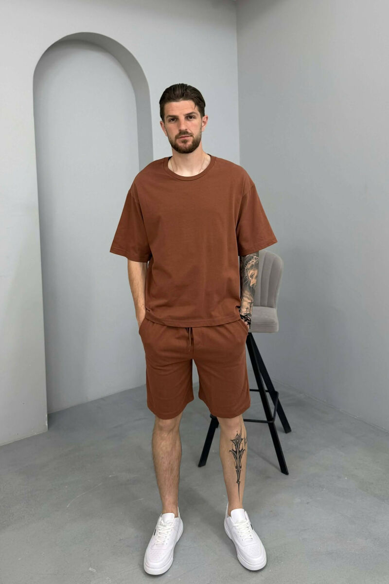 SET NJE NGJYRESH T-SHIRT I THJESHTE + TUTA PER MESHKUJ NE NGJYRE KAFE - 1