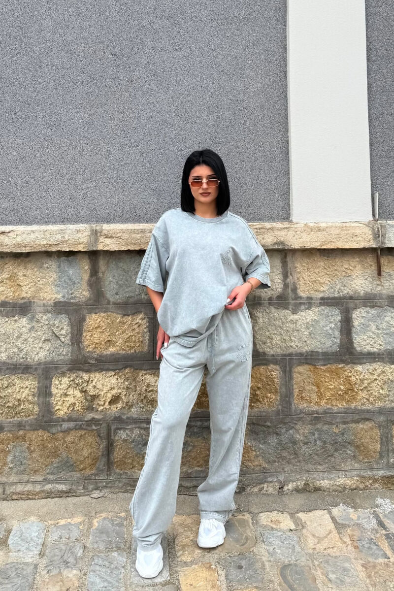 SET NJE NGJYRESH T-SHIRT ME SHKRIME + TUTA PER FEMRA NE NGJYRE GRI E ZBARDHUR - 1