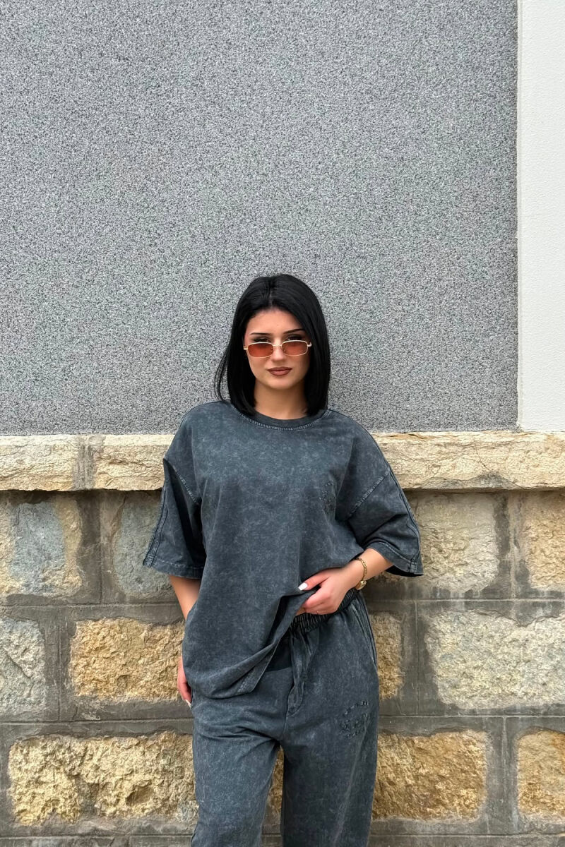 SET NJE NGJYRESH T-SHIRT ME SHKRIME + TUTA PER FEMRA NE NGJYRE GRI TE ERRET - 6