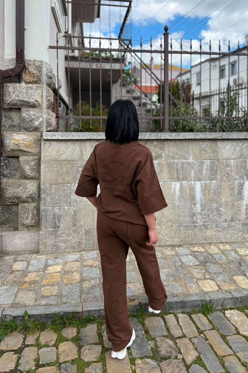 SET NJE NGJYRESH T-SHIRT ME SHKRIME + TUTA PER FEMRA NE NGJYRE KAFE - 4