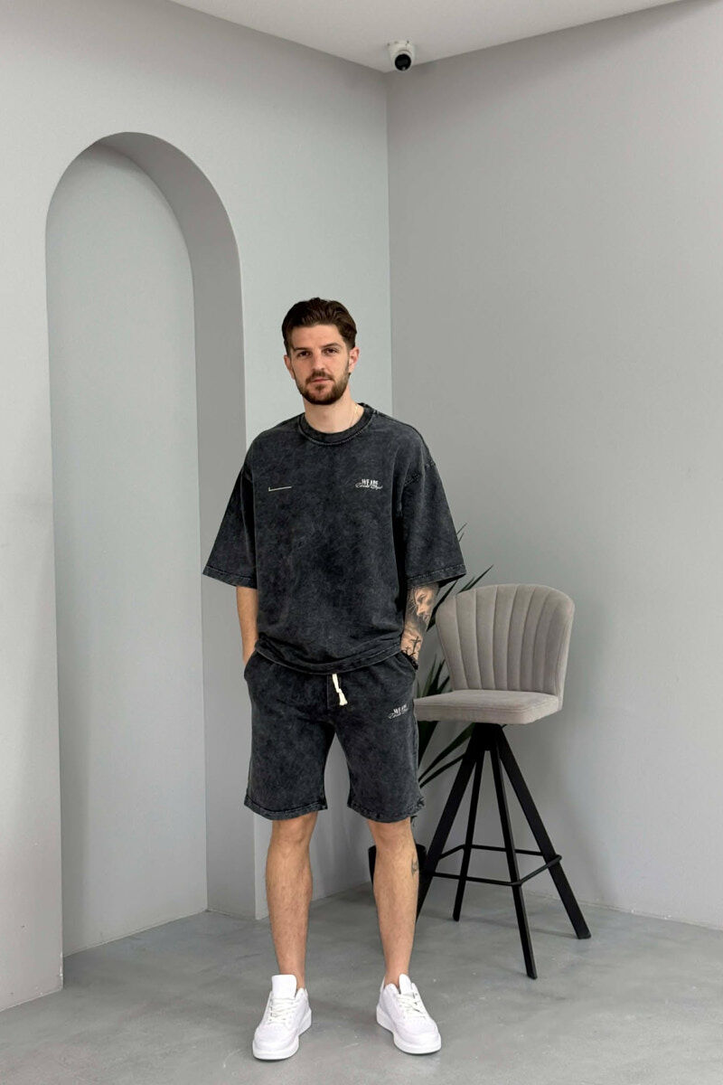 SET NJE NGJYRESH T-SHIRT ME SHKRIME + TUTA TE SHKURTRA PER MESHKUJ NE NGJYRE GRI TE ERRET - 1