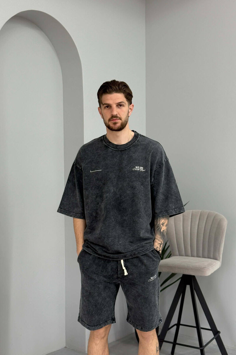 SET NJE NGJYRESH T-SHIRT ME SHKRIME + TUTA TE SHKURTRA PER MESHKUJ NE NGJYRE GRI TE ERRET - 2