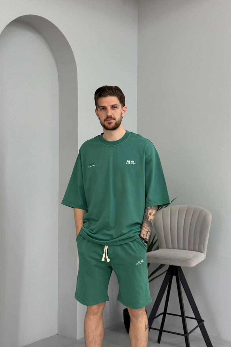 SET NJE NGJYRESH T-SHIRT ME SHKRIME + TUTA TE SHKURTRA PER MESHKUJ NE NGJYRE JESHILE - 3