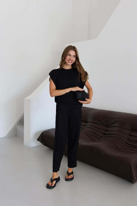 SET NJE NGJYRESH T -SHIRT + PANTALLONA PER FEMRA NE NGJYRE TE ZEZE 