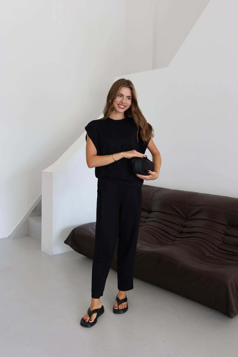 SET NJE NGJYRESH T -SHIRT + PANTALLONA PER FEMRA NE NGJYRE TE ZEZE - 1