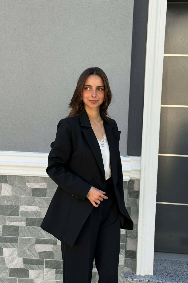 SET NJE NGJYRESH XHAKETE KLASIKE + PANTALLONA PER FEMRA NE NGJYRE TE ZEZE - 3