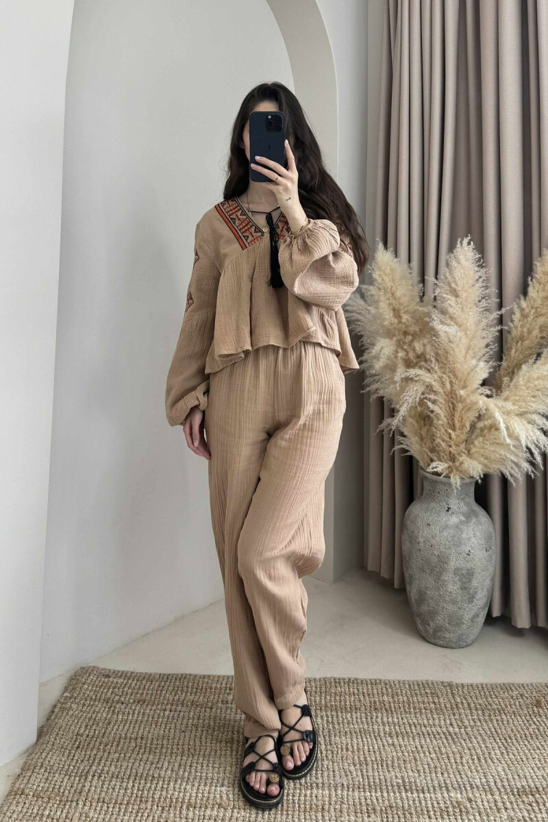 SET BLUZË+PANTALLONA PËR FEMRA NË NGJYRËN KAFE E ZBARDHUR - 5